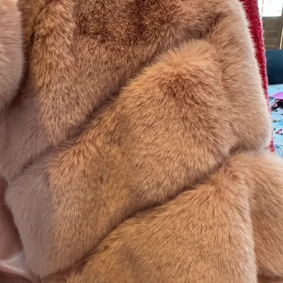 Generation Love Misty Rose Faux Fur Chevron Cropped Jacket - Picture 9 of 9